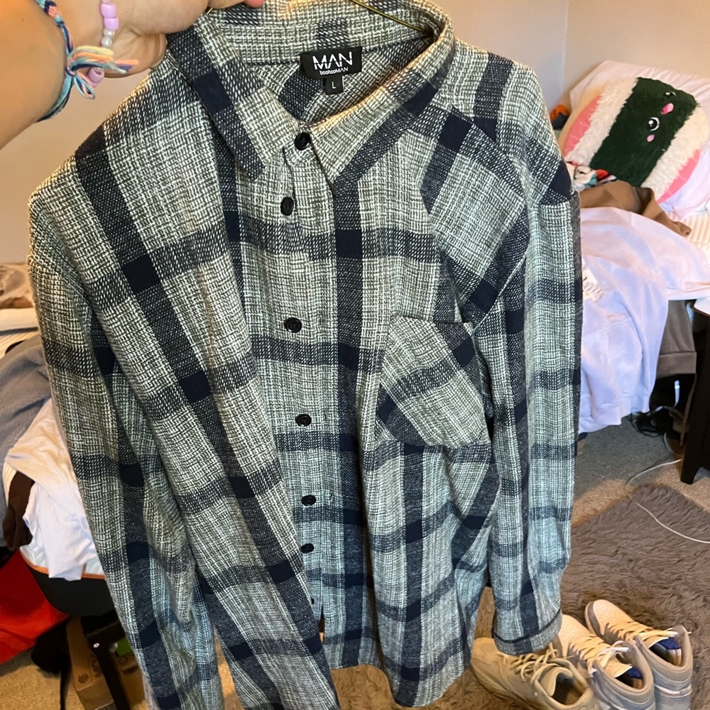 Lightly used size large men’s flannel